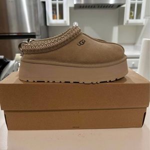UGGS Tazz Mustard Seed (Size 5) Brand New